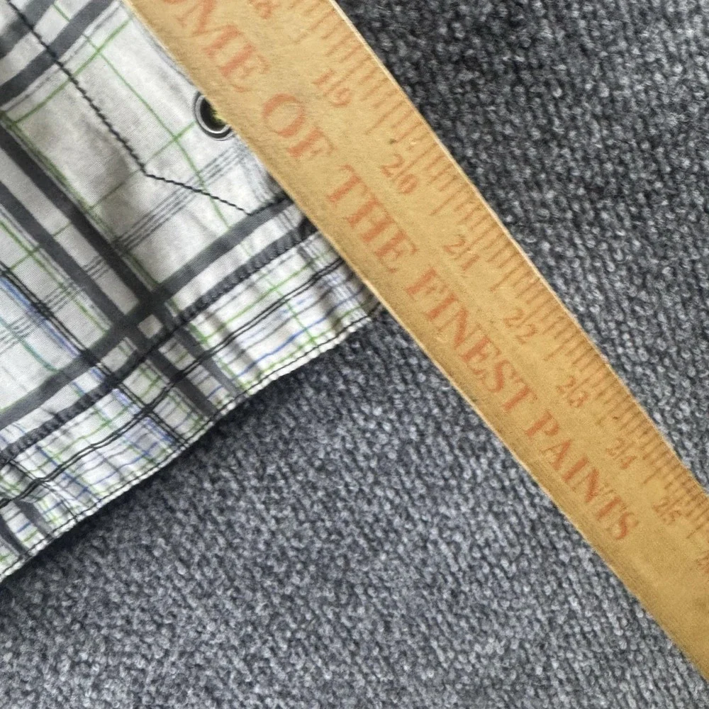 Tommy Bahama Relax Cargo Shorts Mens 32 Beige Plaid Lined 11 Inseam Pockets